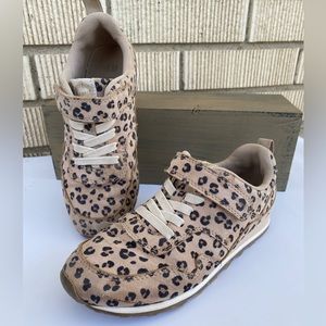 H&M girl’s size 13 faux suede sneakers